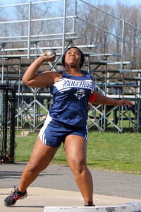 Betty Huitt throws shot put for Huntington. Photo by Mike Connell