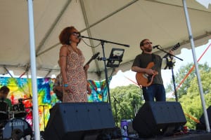 Ann McInerney (aka Annie Mac) and Mike Katzman of Jellyband perform at the Vanderbilt Museum. Photo by Stacy Santini