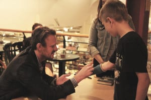 Actor Jason Segel signs a fan’s cast at Book Revue on Oct. 6. Photo by Victoria Espinoza