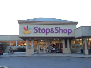 Stop & Shop on Wall Street in Huntington is open for business. Photo by Rohma Abbas