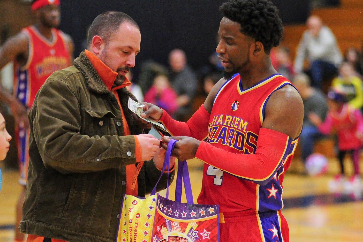 Harlem Wizards face off against Smithtown faculty