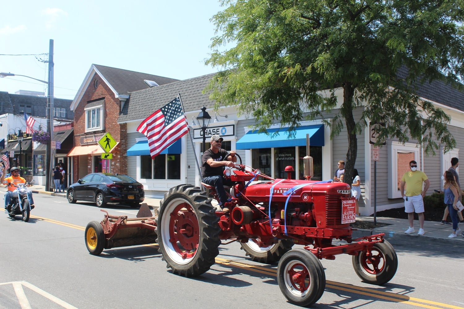 Car Parade Commemorates Fourth of July in Port Jeff | TBR News Media