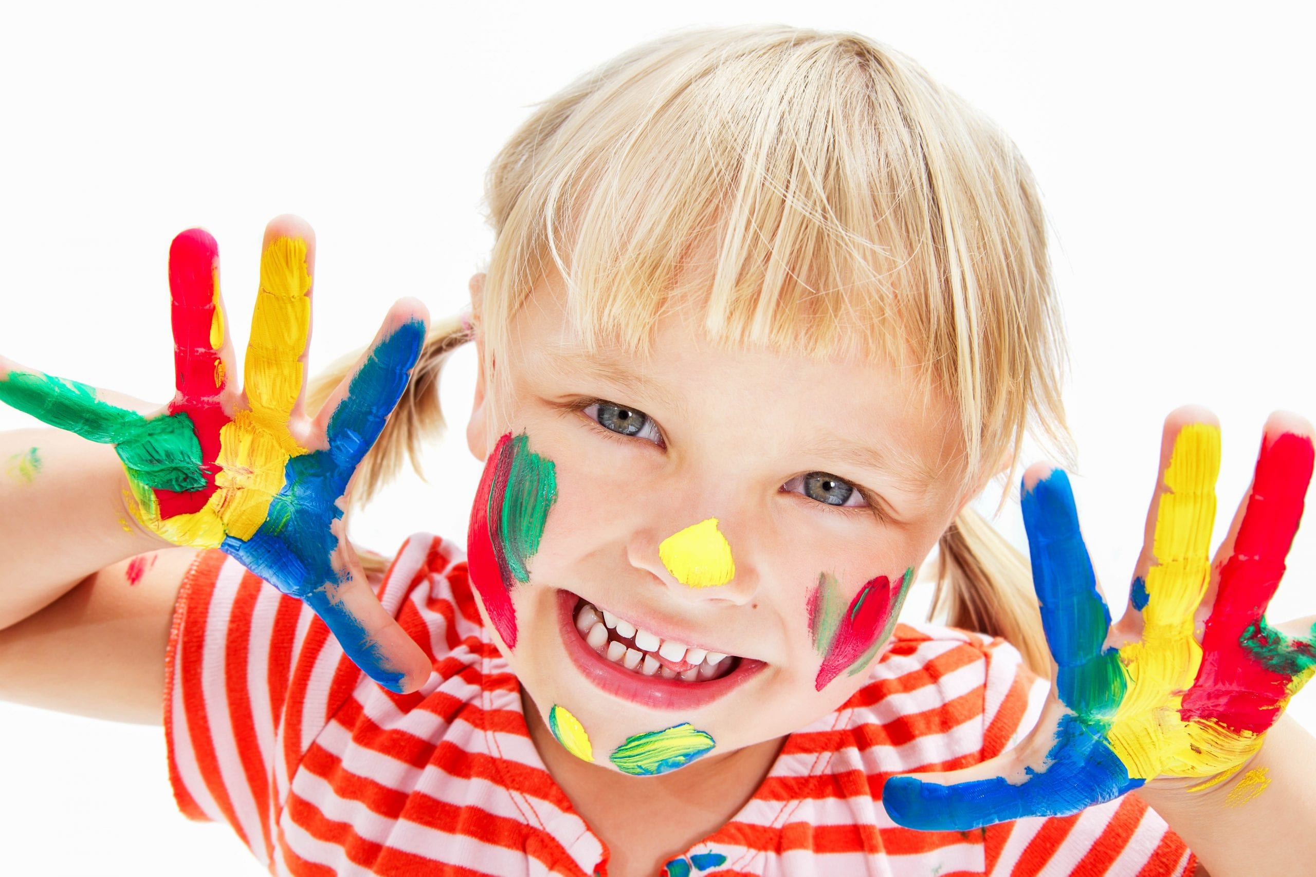 Цветные пальчики. Детское творчество. Дети с цветными ладошками. Творческие дети. Дети яркие краски.